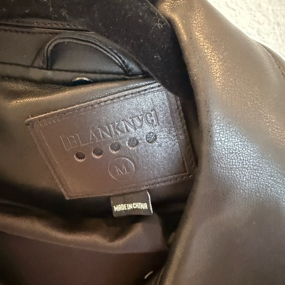 Blank NYC Faux leather moto jacket with removable fur trim Sz M - Picture 6 of 7